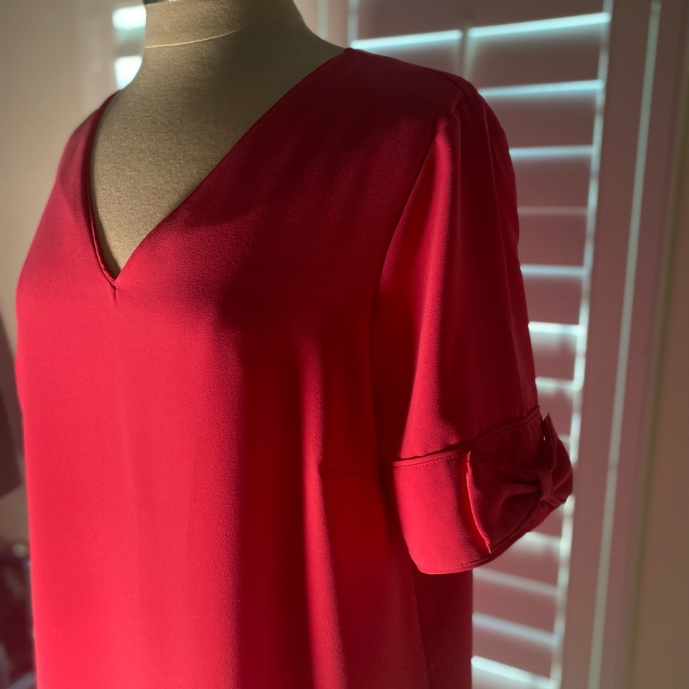 Beautiful lined Professional looking and sophisticated dress in a size L